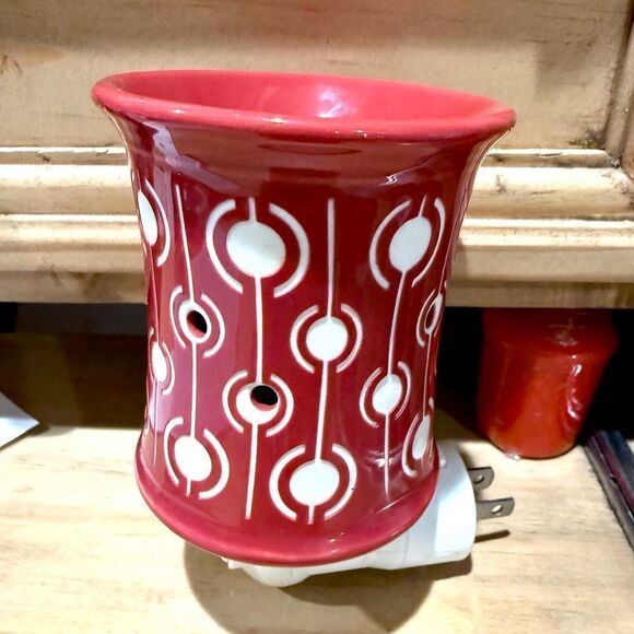 SCENTSY WAX WARMER PLUG IN - Picture 1 of 2